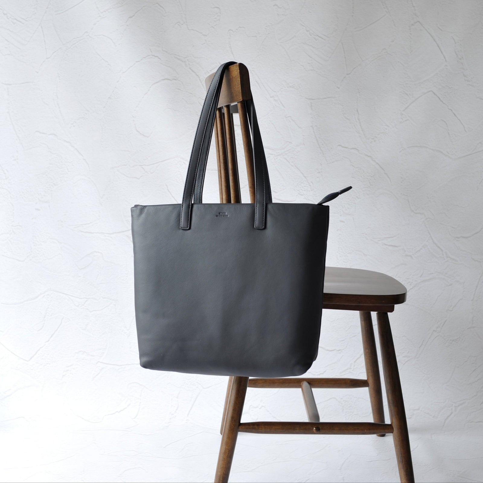 【タグ付き稀少品】beatmania ビートマニアトートバック グレー未使用新品 Mia Tote Bag】MM ミディアム シュリンク (BONAVENTURA/トートバッグ