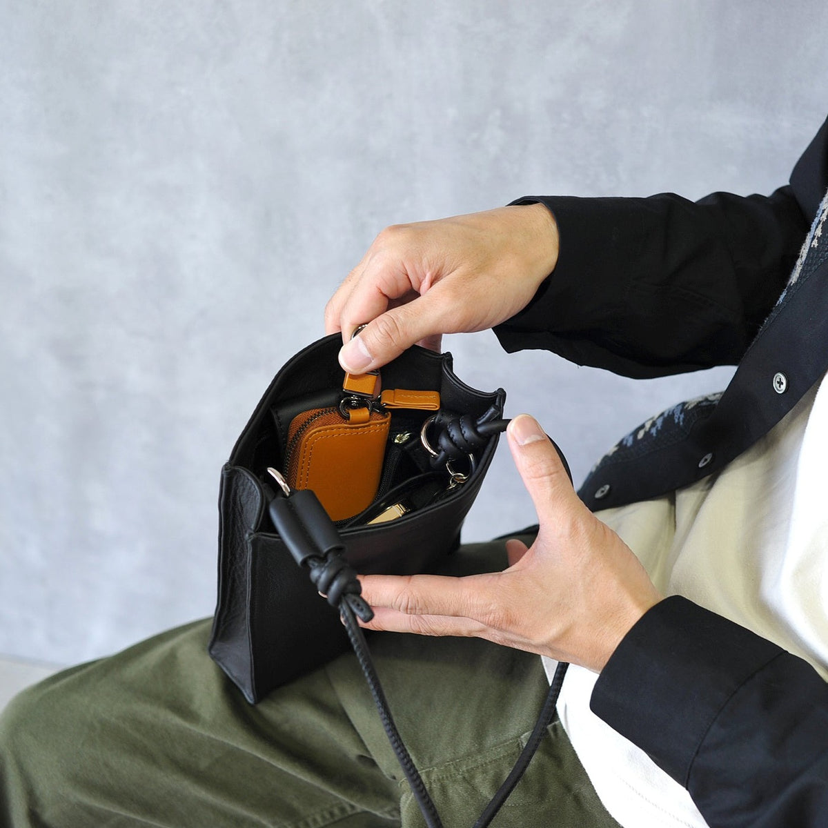 MATTE】ソフトレザー スクエアミニショルダー SKB-MT04 – SEEKER